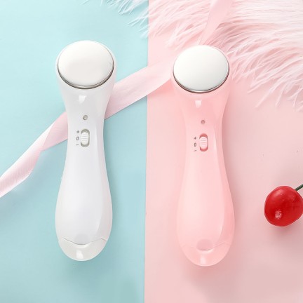 Vibrating silicone facial massager and cleanser